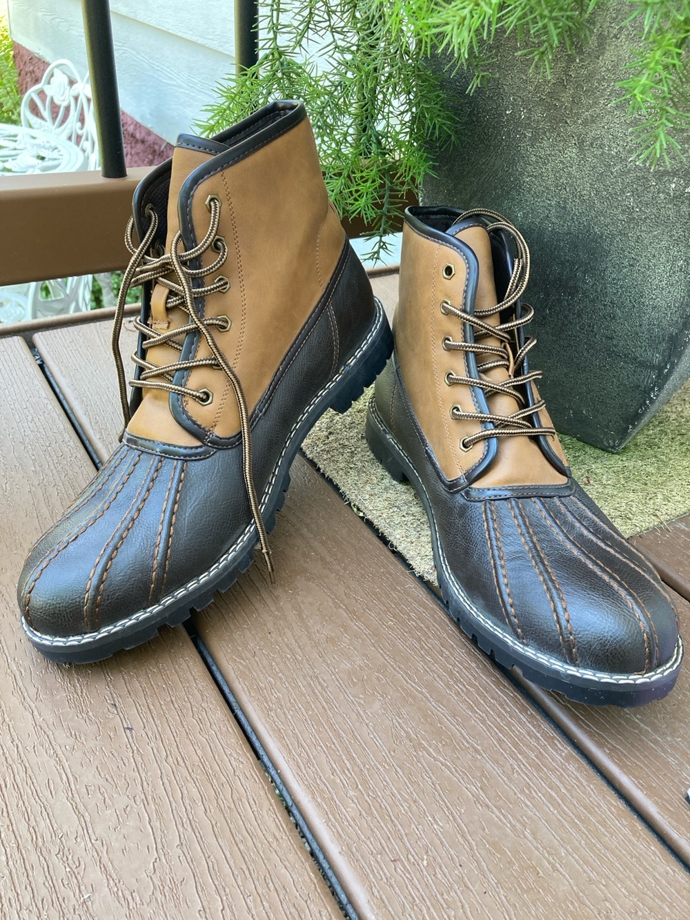 Men’s Sonoma Size 13M two tone brown tan lace up duck boots